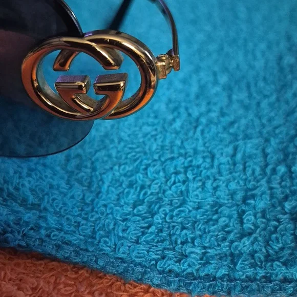 Gucci Black and Gold Sunglasses ! Free Case + Cloth - Picture 10 of 14